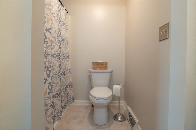 429 Allenberry Dr, Ross Twp, PA 15237