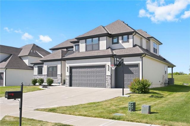 10514 N Hawthorne Avenue, Kansas City, MO 64157