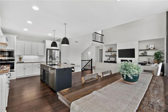 10514 N Hawthorne Avenue, Kansas City, MO 64157