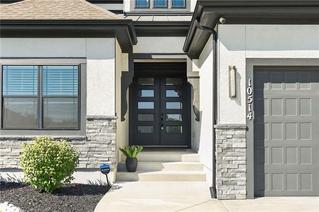 10514 N Hawthorne Avenue, Kansas City, MO 64157