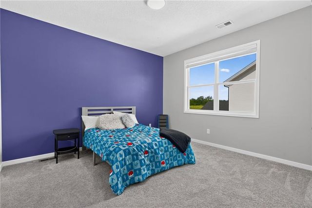 10514 N Hawthorne Avenue, Kansas City, MO 64157