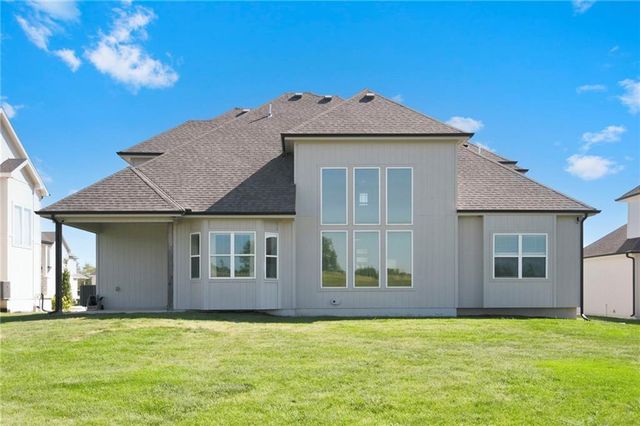 10514 N Hawthorne Avenue, Kansas City, MO 64157