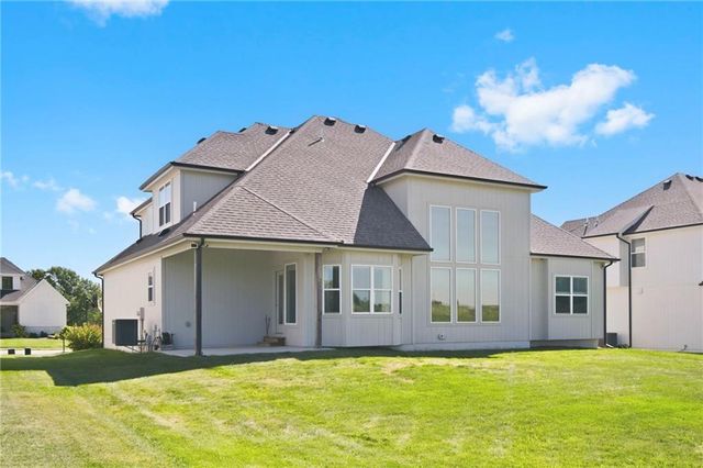 10514 N Hawthorne Avenue, Kansas City, MO 64157