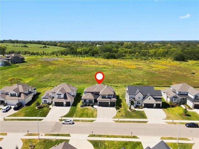 10514 N Hawthorne Avenue, Kansas City, MO 64157
