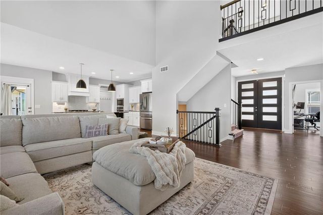 10514 N Hawthorne Avenue, Kansas City, MO 64157