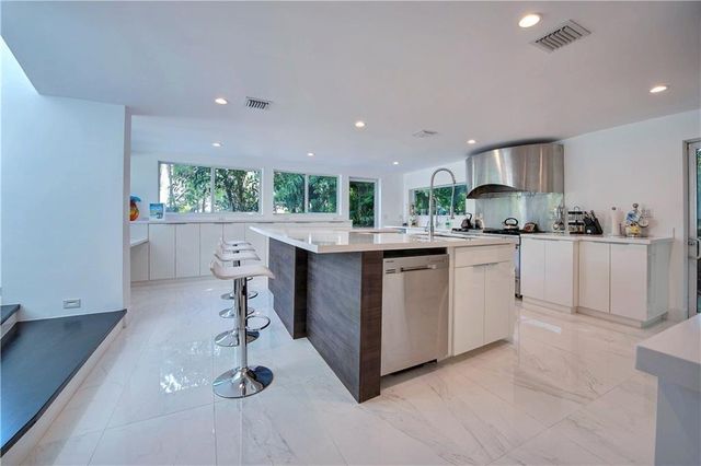 28 PELICAN Drive, Fort Lauderdale, FL 33301