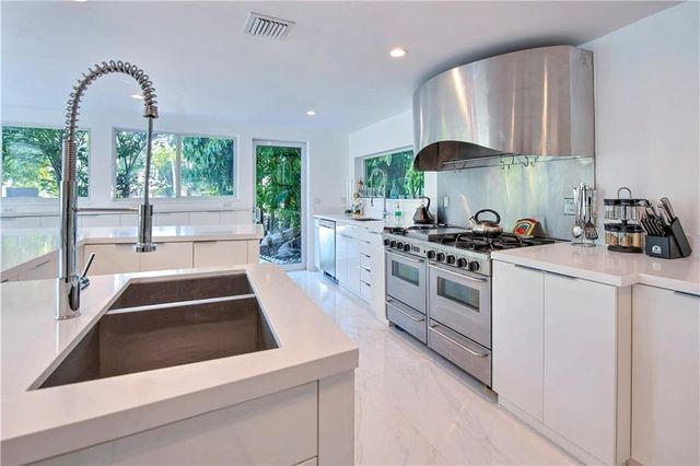 28 PELICAN Drive, Fort Lauderdale, FL 33301