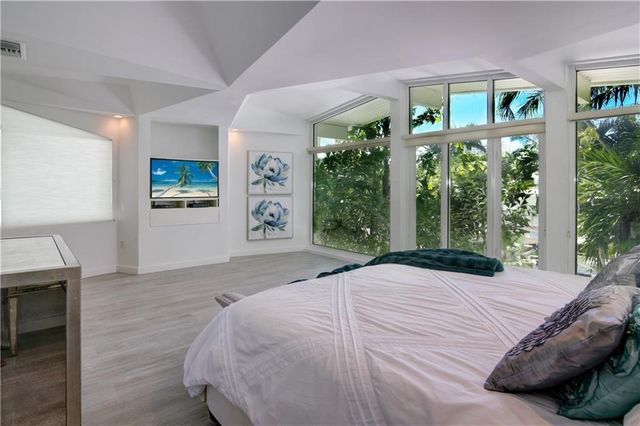 28 PELICAN Drive, Fort Lauderdale, FL 33301