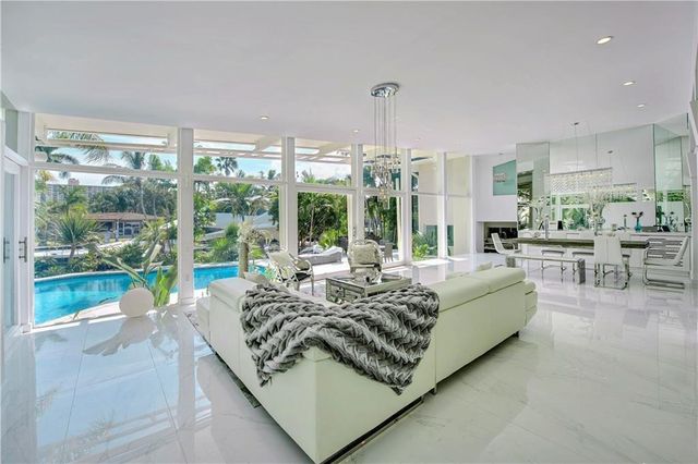 28 PELICAN Drive, Fort Lauderdale, FL 33301