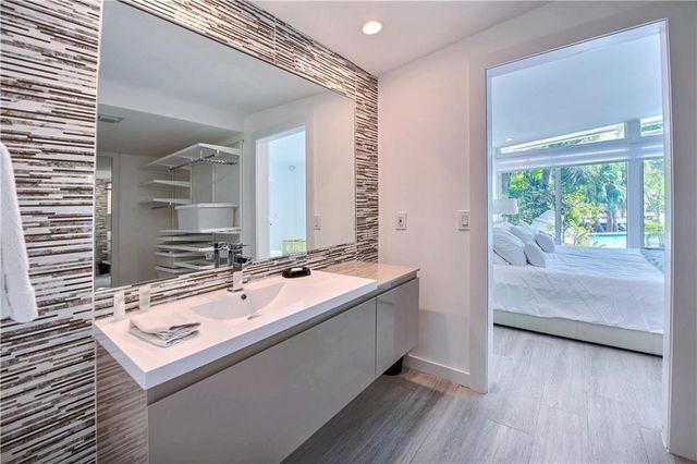 28 PELICAN Drive, Fort Lauderdale, FL 33301