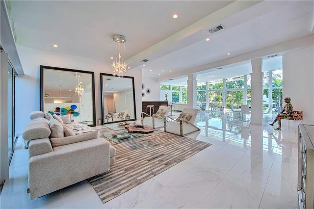 28 PELICAN Drive, Fort Lauderdale, FL 33301