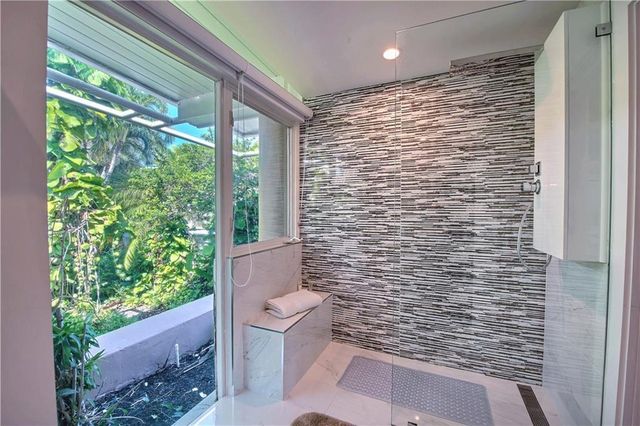 28 PELICAN Drive, Fort Lauderdale, FL 33301