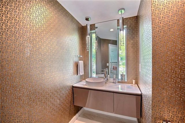 28 PELICAN Drive, Fort Lauderdale, FL 33301