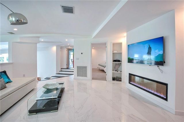 28 PELICAN Drive, Fort Lauderdale, FL 33301