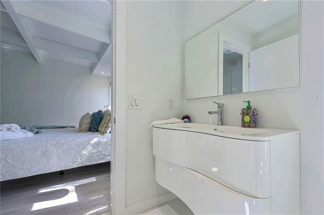 28 PELICAN Drive, Fort Lauderdale, FL 33301