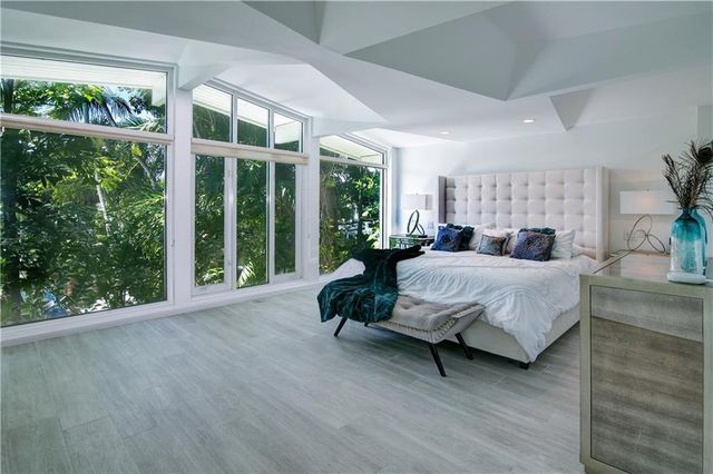 28 PELICAN Drive, Fort Lauderdale, FL 33301