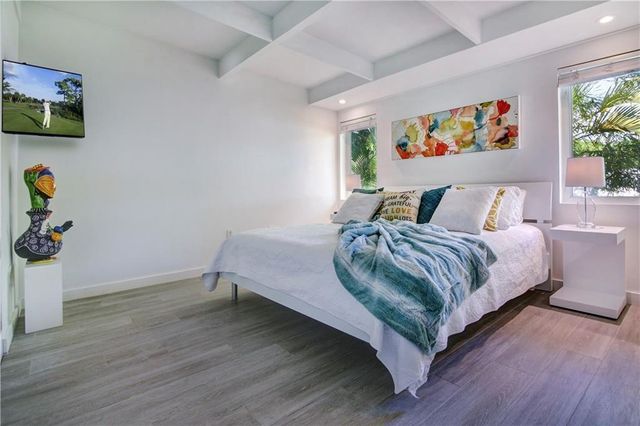 28 PELICAN Drive, Fort Lauderdale, FL 33301