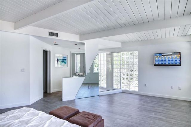 28 PELICAN Drive, Fort Lauderdale, FL 33301