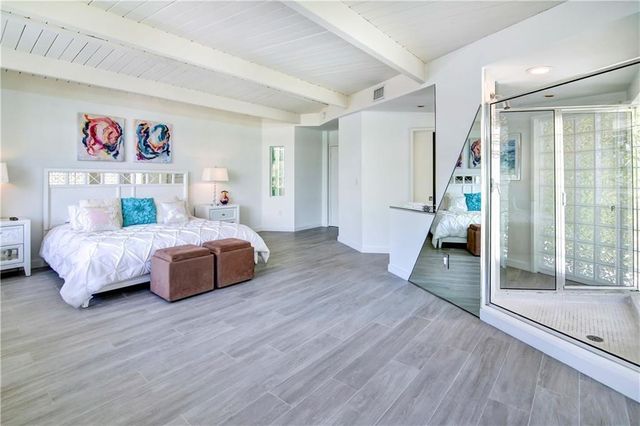 28 PELICAN Drive, Fort Lauderdale, FL 33301