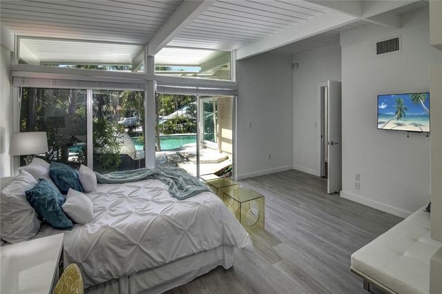 28 PELICAN Drive, Fort Lauderdale, FL 33301