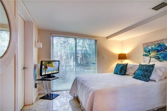 28 PELICAN Drive, Fort Lauderdale, FL 33301