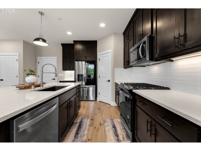 329 W LAUREL St, Washougal, WA 98671