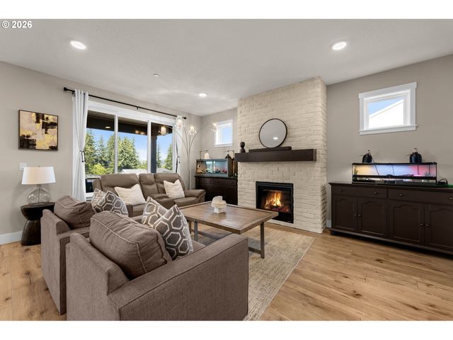 329 W LAUREL St, Washougal, WA 98671