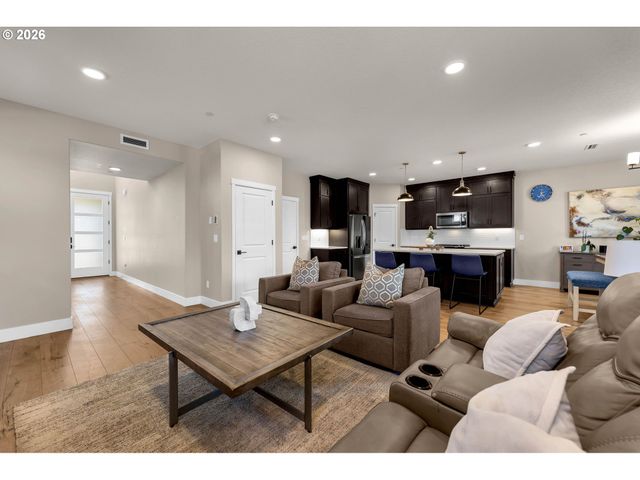 329 W LAUREL St, Washougal, WA 98671