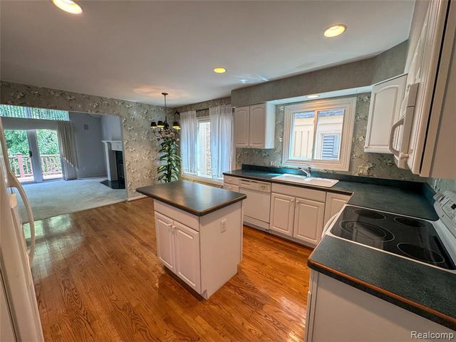 45325 Stonehedge Drive, Plymouth, MI 48170