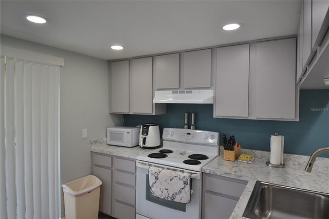 284 WOODLAKE WYNDE, Oldsmar, FL 34677