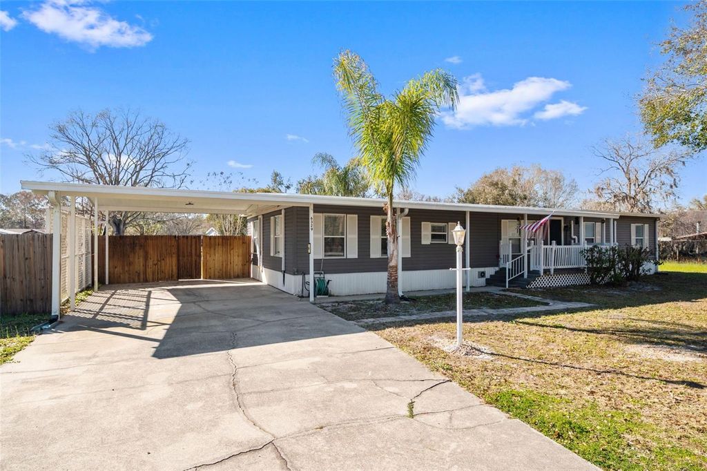 Image 4 of property listing at 6329 SADDLETREE DRIVE, Wesley Chapel, FL 33544