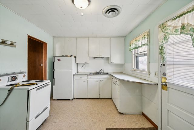 205 2nd Avenue, Atkins, IA 52206