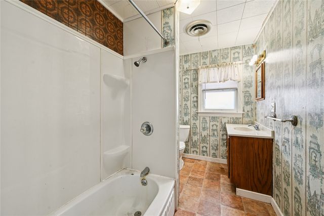 205 2nd Avenue, Atkins, IA 52206