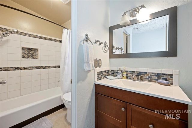 147 W 400 South, Jerome, ID 83338