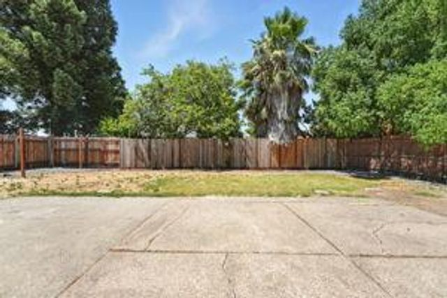 8044 torrente Way, Sacramento, CA 95823