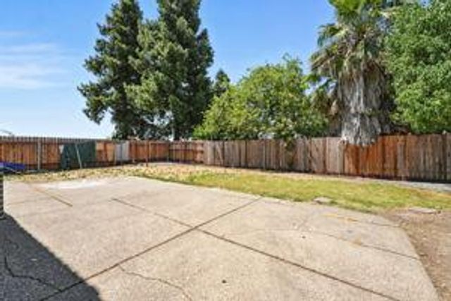 8044 torrente Way, Sacramento, CA 95823