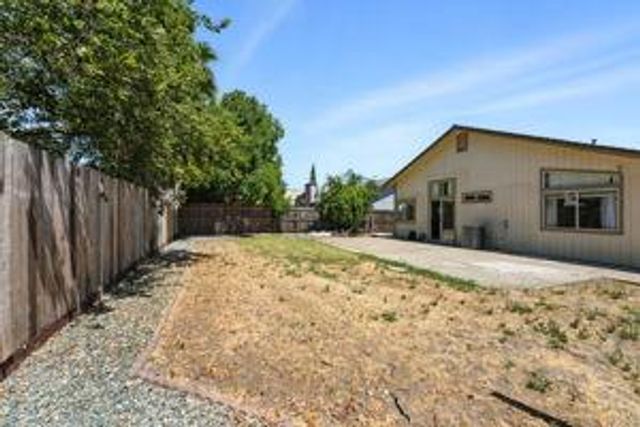 8044 torrente Way, Sacramento, CA 95823