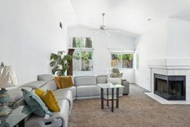 8044 torrente Way, Sacramento, CA 95823