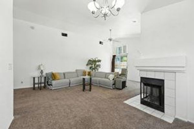 8044 torrente Way, Sacramento, CA 95823