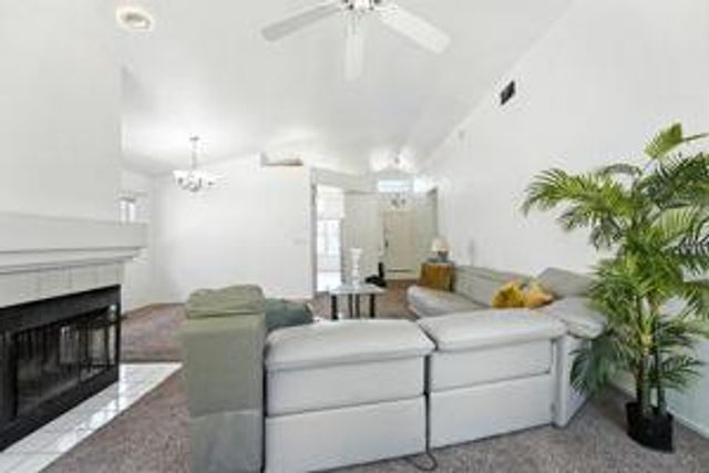 8044 torrente Way, Sacramento, CA 95823