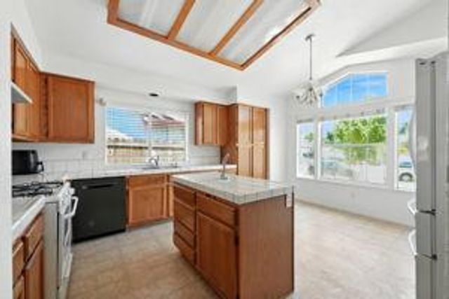 8044 torrente Way, Sacramento, CA 95823