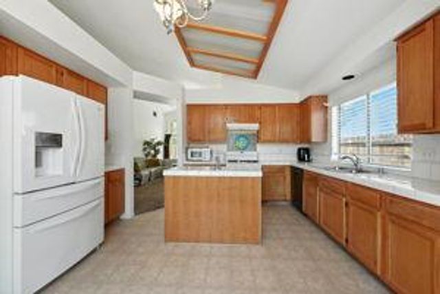 8044 torrente Way, Sacramento, CA 95823