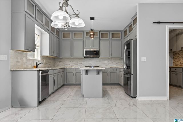 6741 SOUTHERN TRACE CIRCLE, Leeds, AL 35094