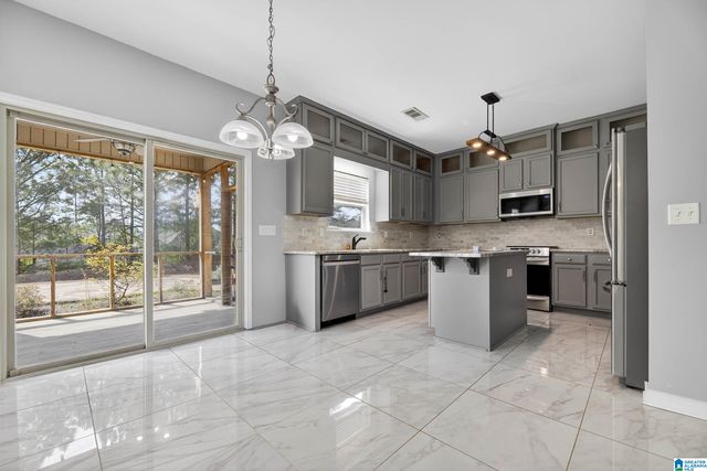 6741 SOUTHERN TRACE CIRCLE, Leeds, AL 35094