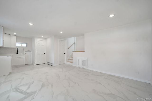 40 Durhamoc Lane, North Babylon, NY 11703