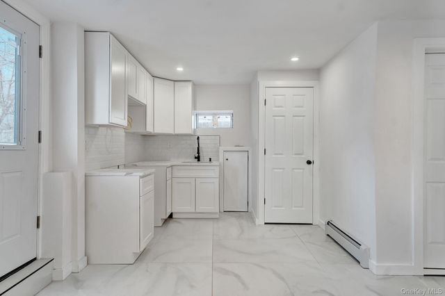 40 Durhamoc Lane, North Babylon, NY 11703