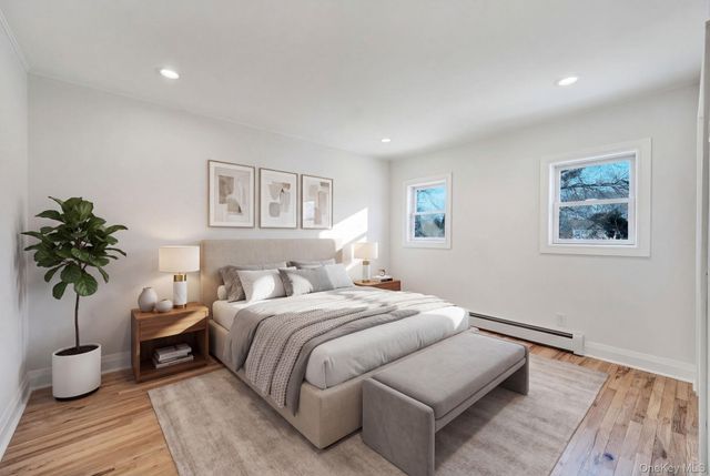 40 Durhamoc Lane, North Babylon, NY 11703