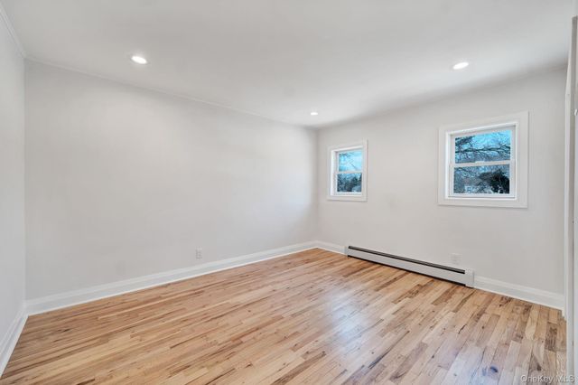 40 Durhamoc Lane, North Babylon, NY 11703