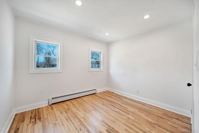 40 Durhamoc Lane, North Babylon, NY 11703