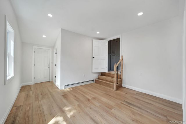 40 Durhamoc Lane, North Babylon, NY 11703